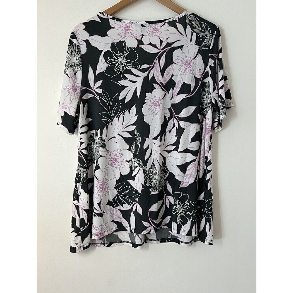 Roz & Ali Womens Top 1X Short Sleeve Stretch Gray Pink and White Floral V-neck